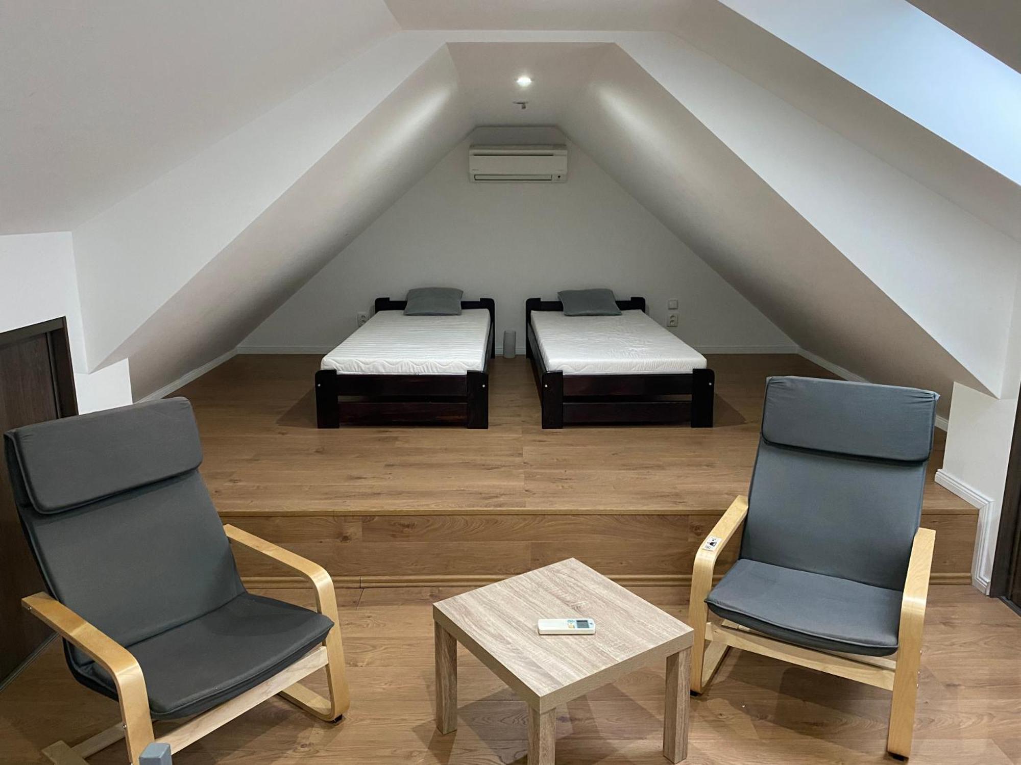 Spacious Apartment In Town Centre Nové Zámky Kültér fotó