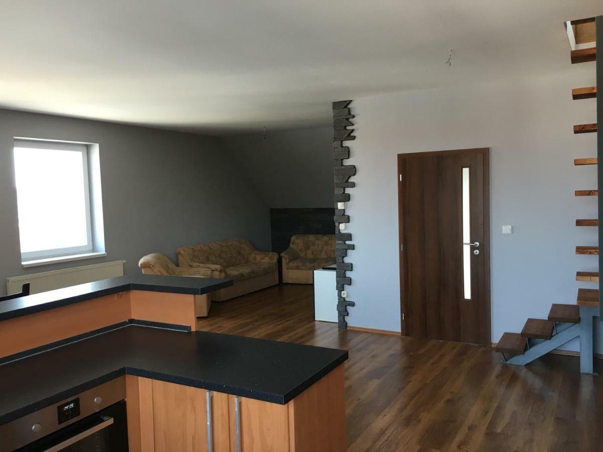 Spacious Apartment In Town Centre Nové Zámky Kültér fotó